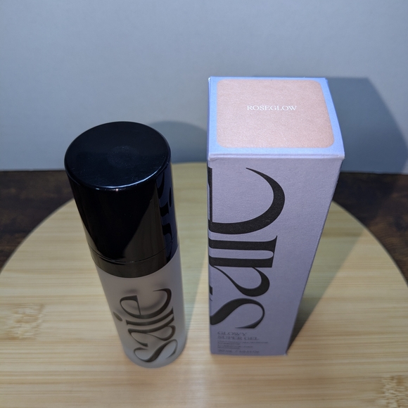 Saie Glowy Super Gel - Illuminating Makeup Base - Picture 2 of 5